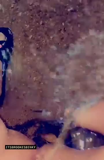 (f) 22 - piss princess - creek got a golden gift 🤪 💦