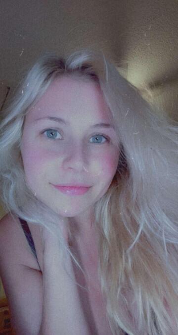 blonde hair blue eyed baby 💋