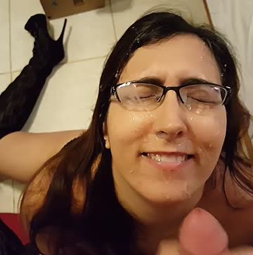girl with glasses get cum in her nostrils 👃