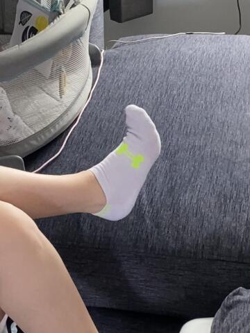 if you boys like what you see here, me flexing my long sexy toes in my yummy smelly underarmour socks, check out my personal sub for a little tease video!