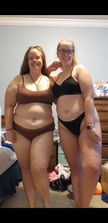 mom 46 and daughter 20, playing it sporty this time