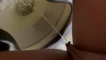 little front jiggly pussy piss
