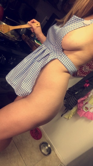 short and cute (/u/nakedbakers)