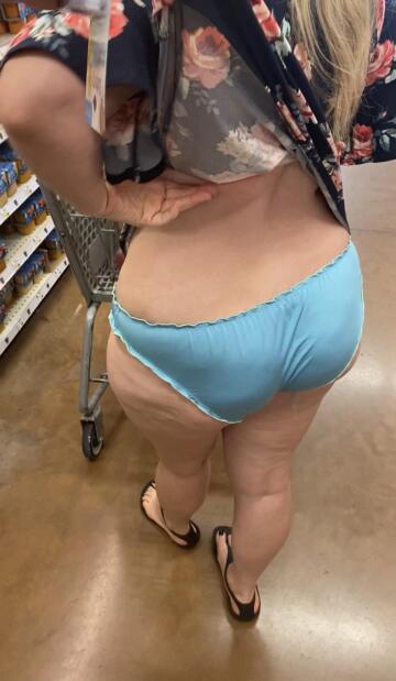 skirt lifted up at the store 😘😘