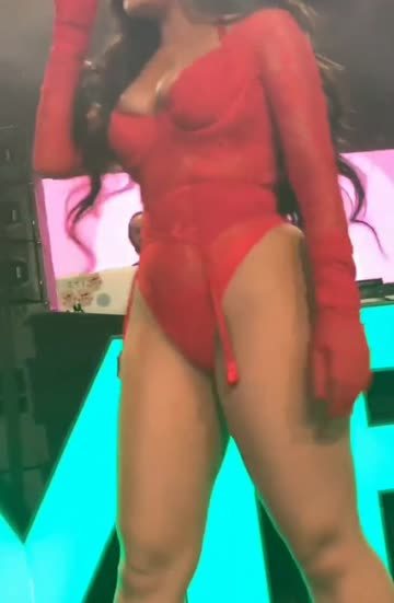 she stacked like a mf 😩