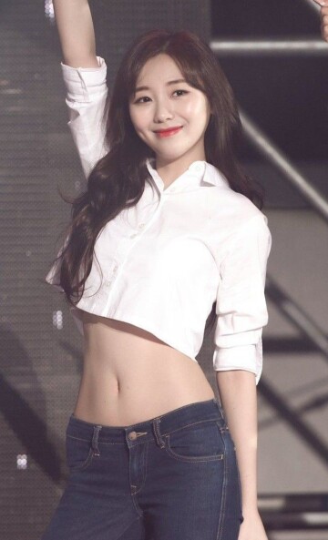 the incredible midriff of lovelyz's ryu sujeong