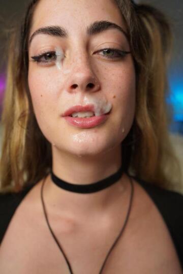 yungllamacita on twitter. she’s fine as hell