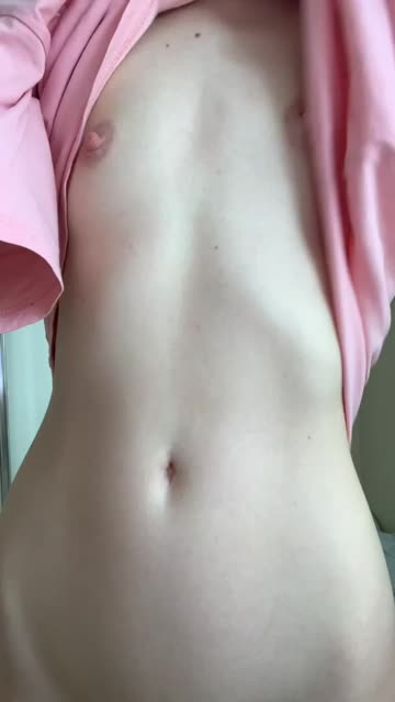 i love flashing my little titties on reddit 🙈💖☺️
