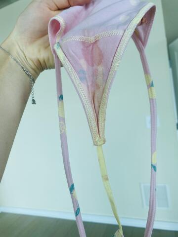[oc][f18]tiny g string is so smelly now..) do you like stains guys?🍑
