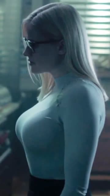 her tits in that tight top is more than enough