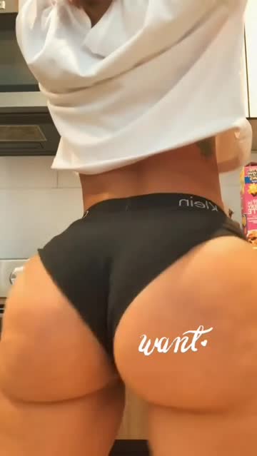that booty keeps growing!!! 🔥😱