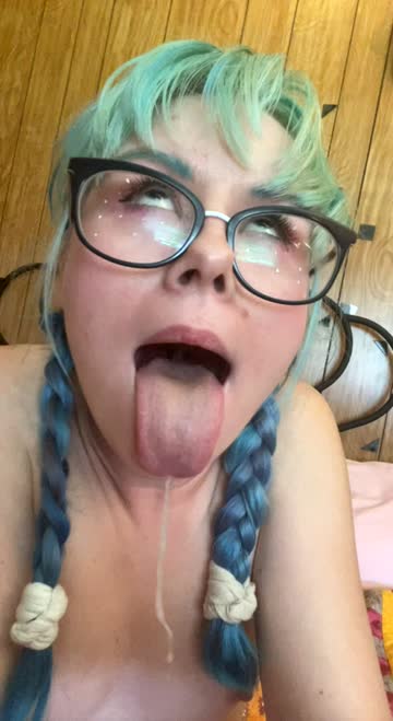 i just wanna be your favorite fucktoy 🤤