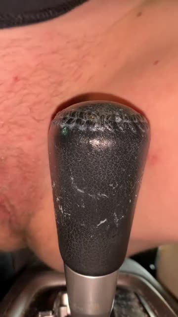 so i reached down and grabbed my shifter while driving and i thought “yup, that’s the right width”. (i wrap my hand around things all the time to see if it will fit. it’s like a cat’s whiskers) well, i was right. 😘