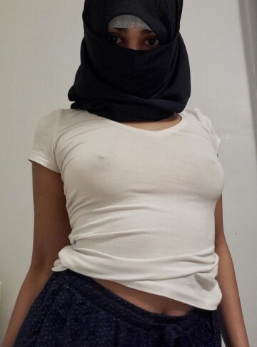 does the shirt go well with my niqab?
