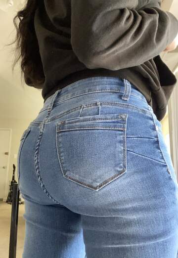 you should see it without the jeans . what do you think about me ? send me sexy mess...