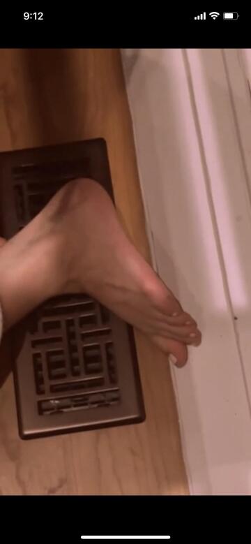 shot of selena gomez foot in tiktok video