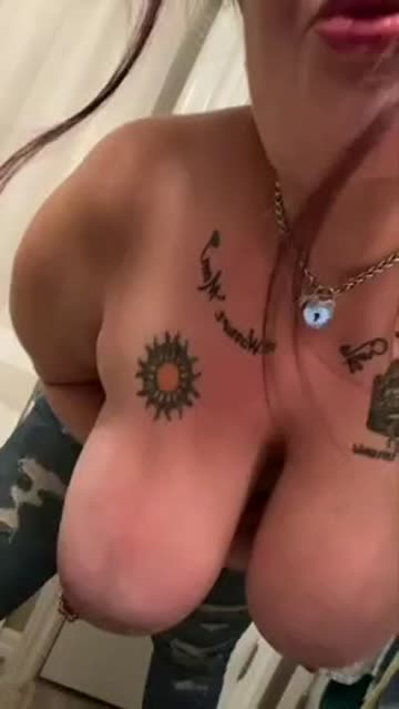 some beautiful heavy hang action for your saturday enjoyment. no selling here