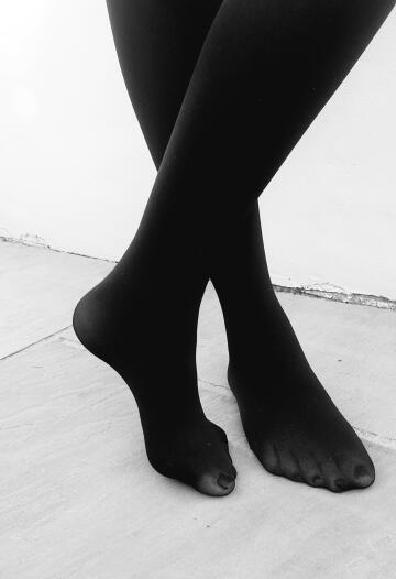 f33 size 5 feet in tights