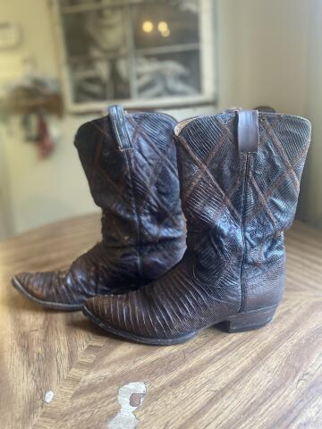 any clue what the leather might be? i know they’re tony lama but unsure of the exact style/name