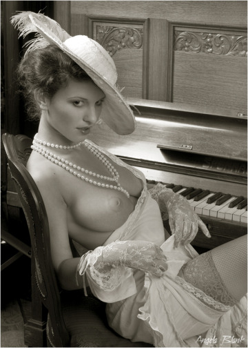 piano and pearls