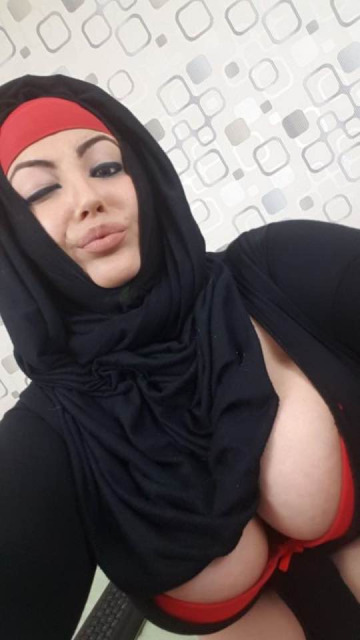 who's this tempting muslimah?