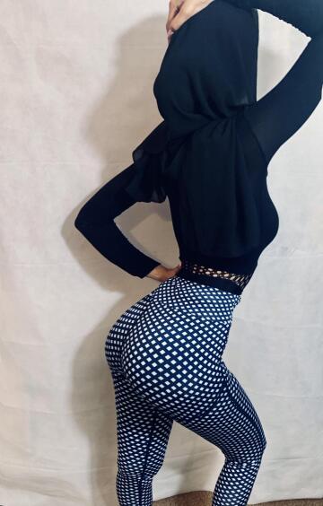 extra tight leggings 😈🍑