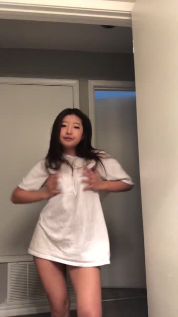 cute asian dancing