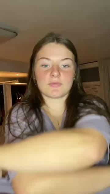 i hope that the 5 guys who see this like my soft curvy body 💕