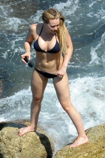 hilary duff giving us a better look