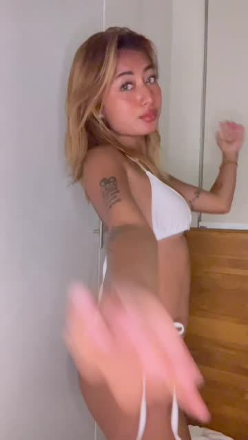 would make my day if at least one person loved my medium size chest 😇