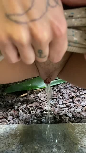 outside, no panties - no wipe