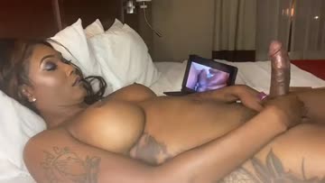 brandy bugotti watches porn on her bed (gif)