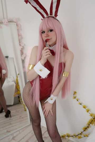 this little bunnygirl has some love to share🍭 would you want some?