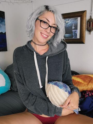 do you like an alt girl when she isn't all dolled up and is just feeling cozy? 🥰