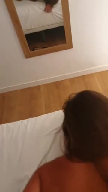 follada frente al espejo!