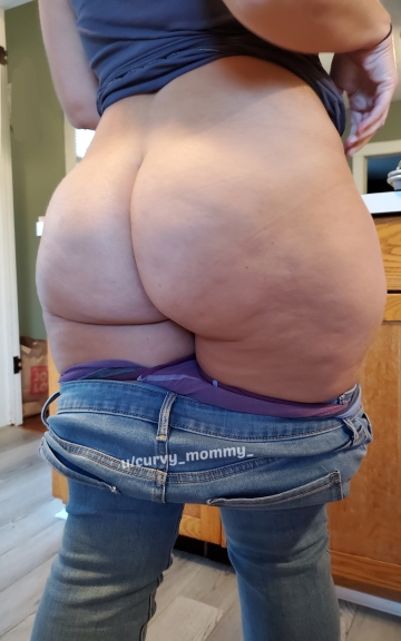 do you want to squeeze mommy's ass..