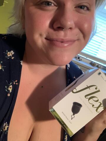 been using my new flex cup the pass 24 hours and i love it! it just collects all my blood in a vile and i dump it out into my sink to make neat art 🤘🏻🤘🏻😂