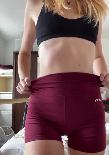 a little tummy reveal in my new yoga shorts