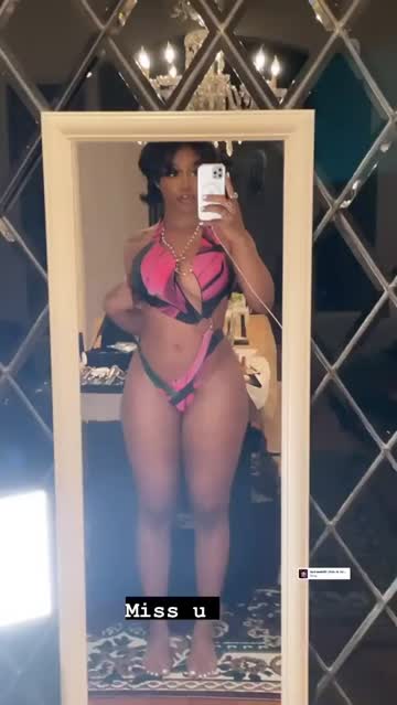 sza looking good in a bikini 🔥🔥