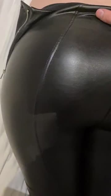 meet me in the club, take me home and undress me the rest is up to you 😉 [f]21