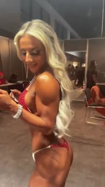 backstage, check out those legs! (isa pereira)