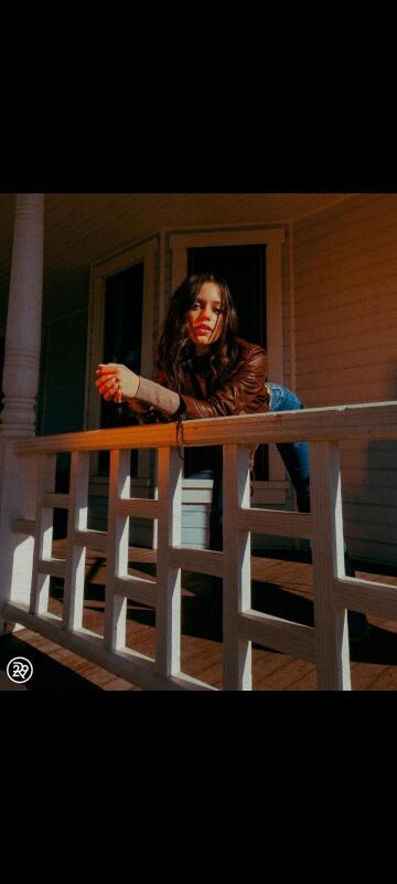 jenna ortega : so this is my childhood home and this is the spot we're your going to be owning my ass infront of the neighbours