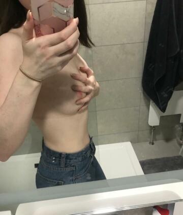 any itty-bitty-titty lovers here???? i have something to show them 😝 (f)