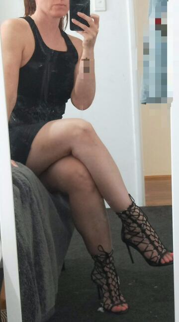 ready for a sexy night out in my new heels 😍