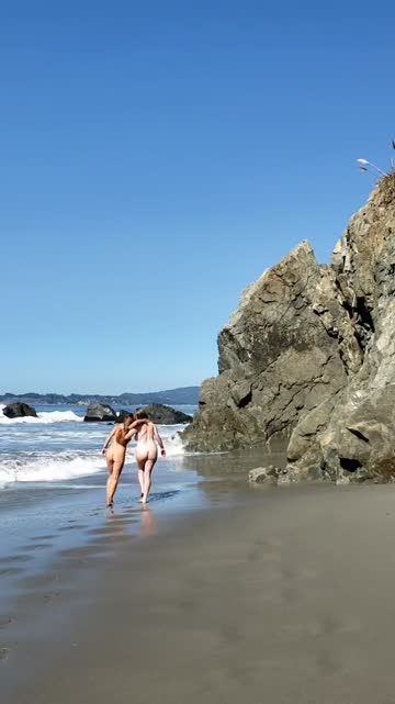 this beach was an amazine experience with bay! 😊