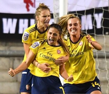 vivian miedema groping danielle van de donk's tits💦