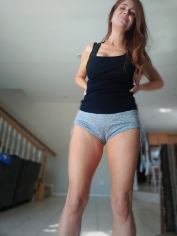 milf rocking those booty shorts