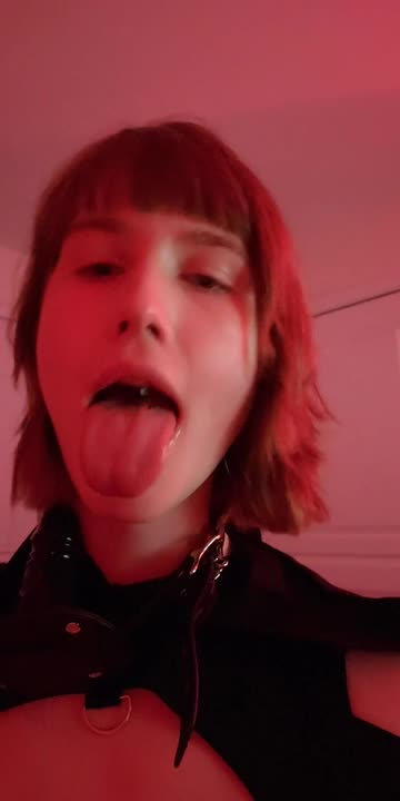 anyone else have an oral fetish? 😅