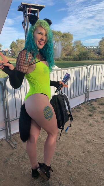 is my tail a butt plug? you decide 😂 i wore this to bass canyon year 2, and apparently there was a whole debate in the fb canyon fam group 😅