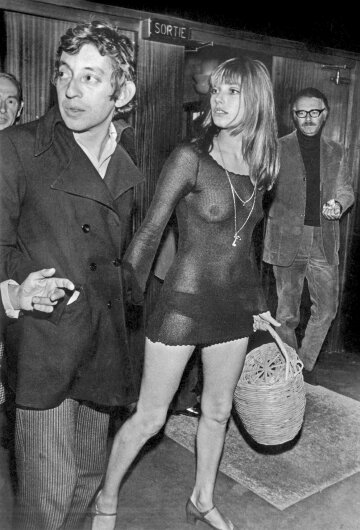serge gainsbourg et jane birkin a la premiere du film “slogan” de pierre grimblat le 28 aout 1969